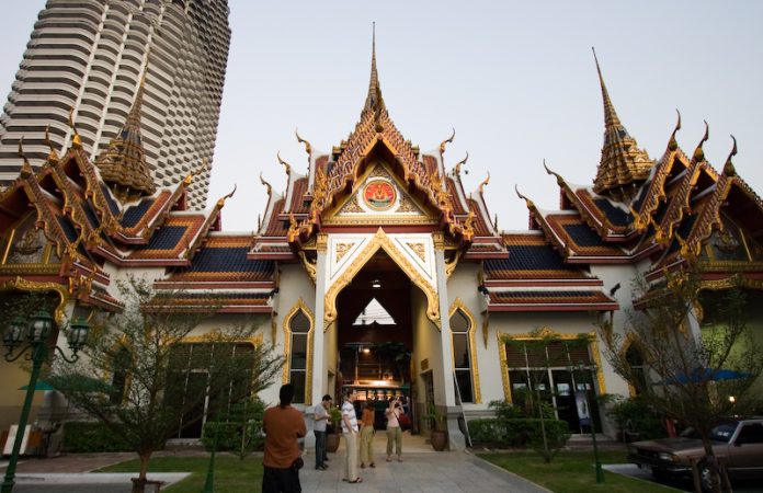 “If the guitar has ever been your sanctuary, you already know you need to be there”: Nuno Bettencourt announces four day guitar camp – and he’s recruited some big-name players to help