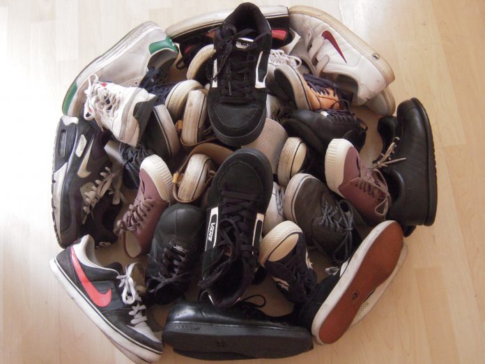 5 Spring Sneaker Trends We’re Wearing Everywhere in 2026