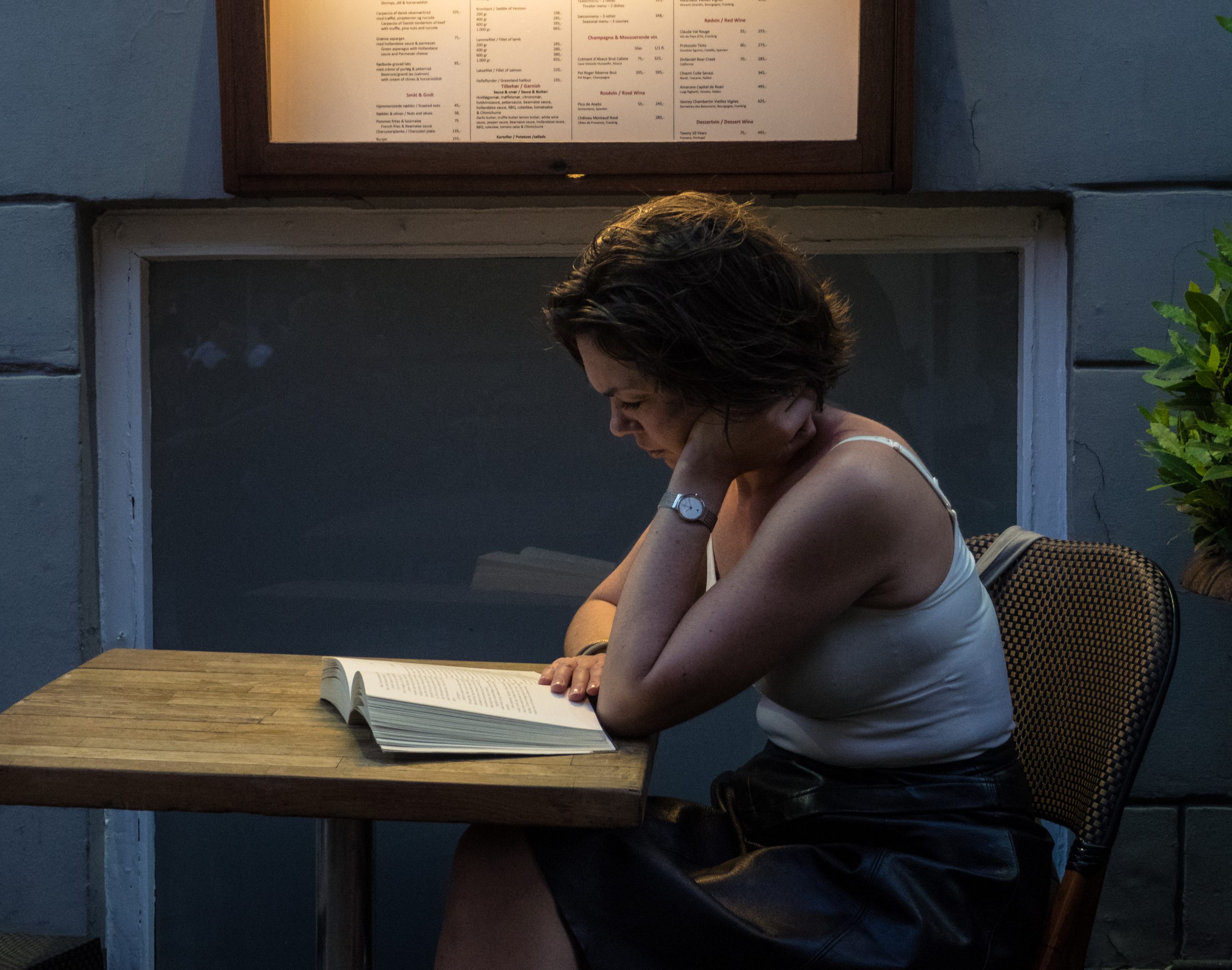 15 Real Moments When Quiet Kindness Created Everyday Heroes